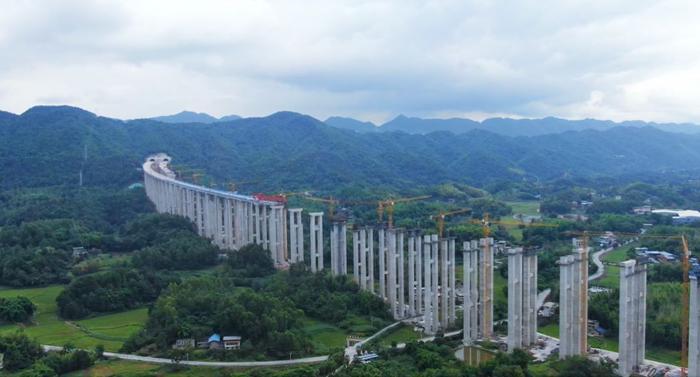云雾山1号隧道预计4月双线贯通 渝遂复线高速全线预计今年建成