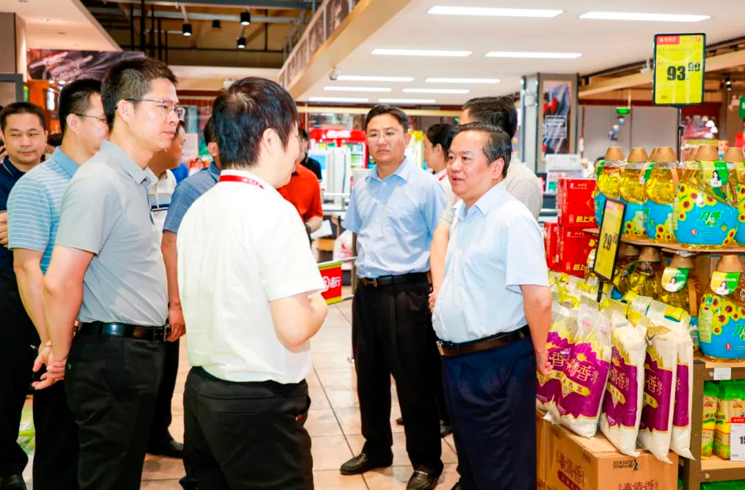 两会双语说①|释放消费新活力 见证中国经济盎然春意