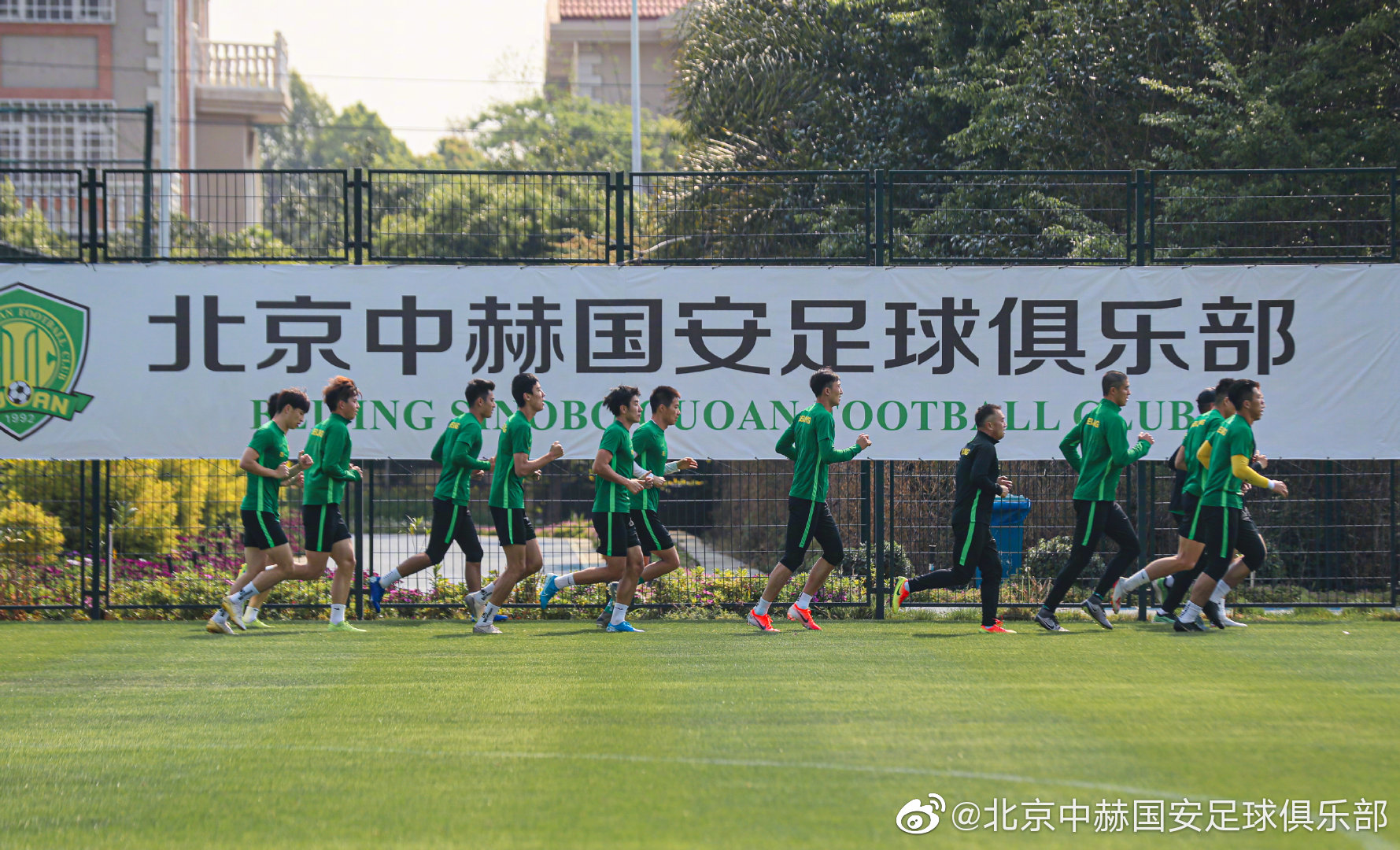 德固特董秘回复：公司目前主要聚焦节能换热、减碳、减排等主业领域，短期内暂无计划投向无人驾驶方向