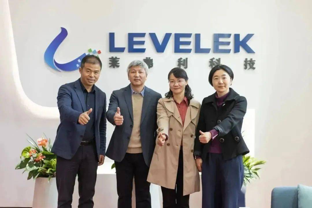 福赛科技：公司多年来一直深耕汽车零部件内饰领域