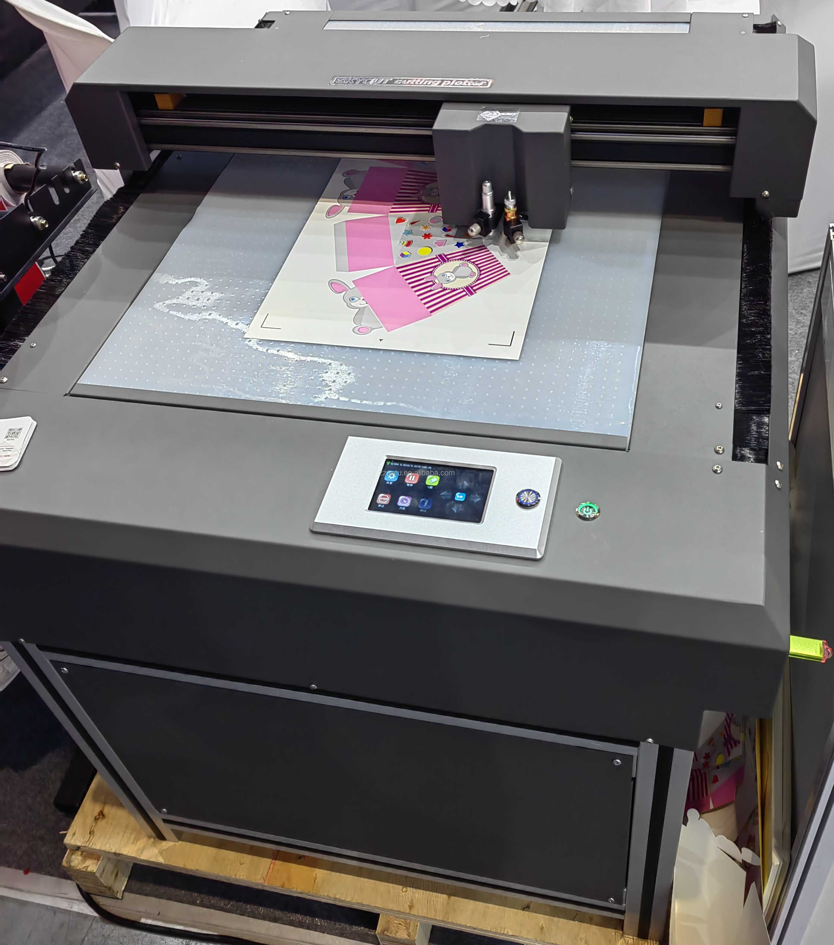 博杰股份:公司划片机相关设备已开发到6寸、8寸、12寸,有全自动、半自动多款设备系列