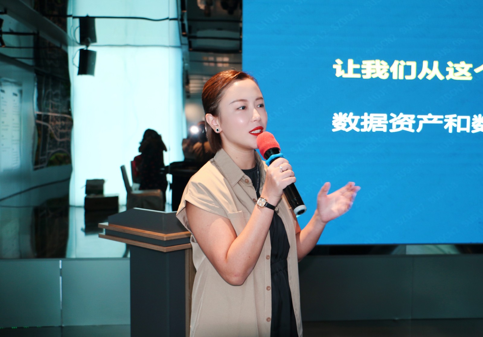 华建集团:在人工智能浪潮的推动下公司一直积极探索工程设计行业的数智化转型