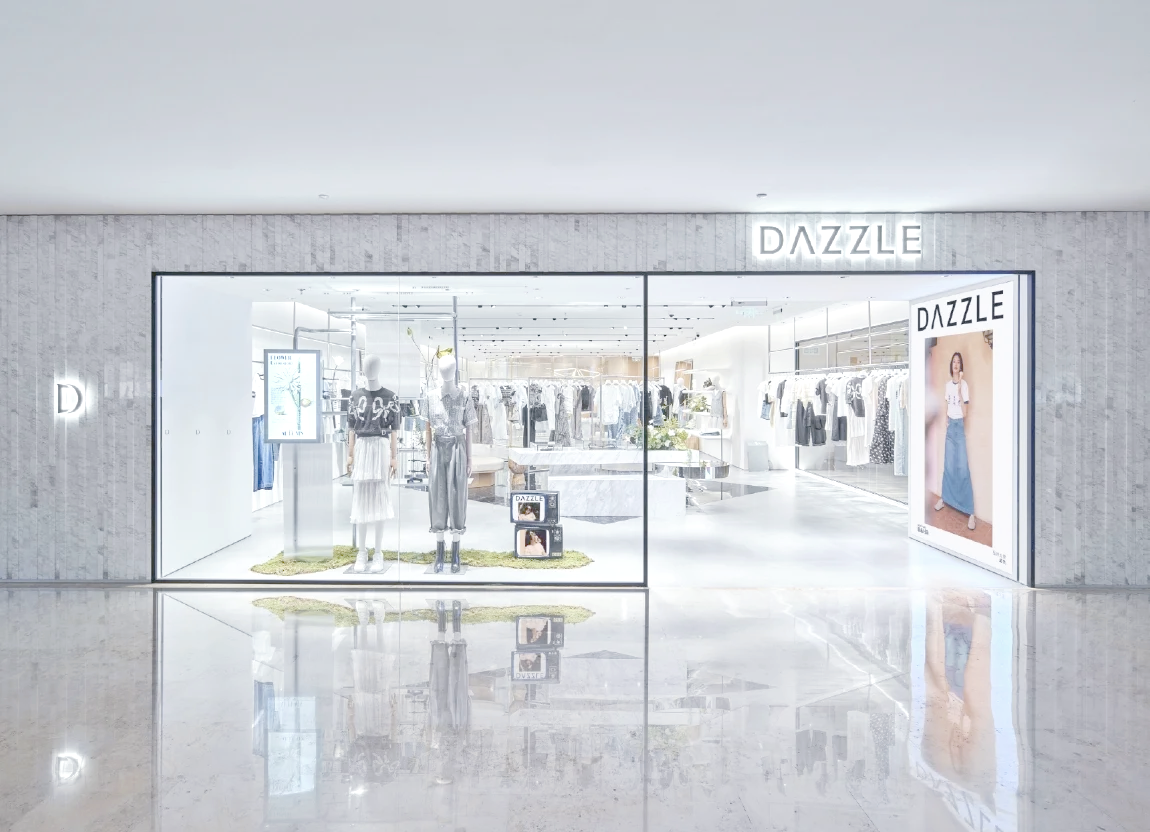 地素时尚：公司官方网站没有变化，目前运行正常