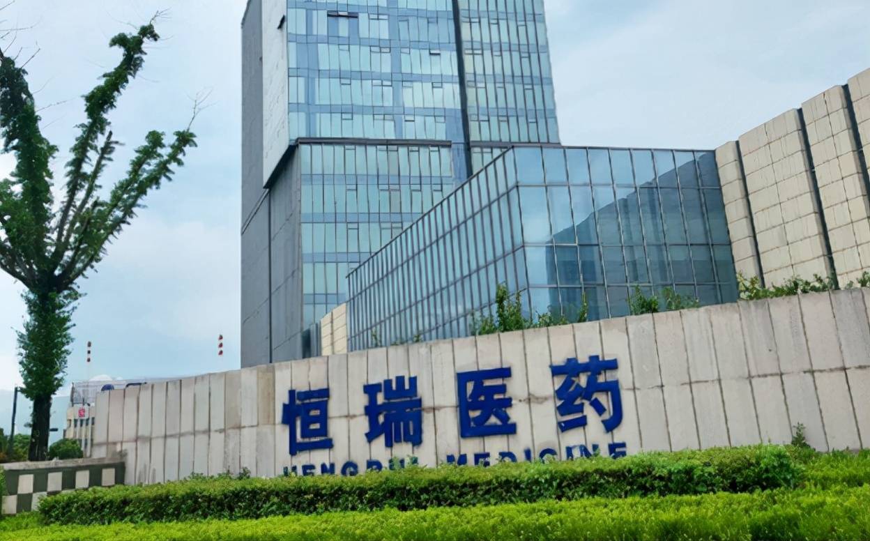 恒瑞医药：二级市场股价受宏观经济、市场情绪等多重因素影响，短期可能出现波动