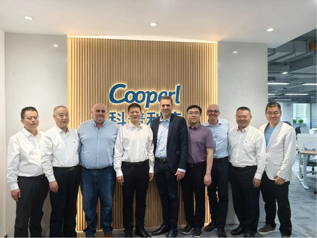 新五丰：此次与科普利信合作，将引入优秀法系种猪，增加新五丰高性能种猪群体遗传变异和遗传潜能，提升种猪生产性能