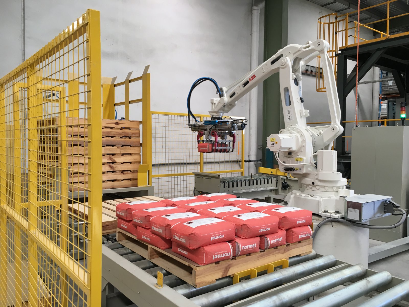 隆基机械:公司主要研发、生产与销售汽车制动系统的产品目前暂无机器人相关业务