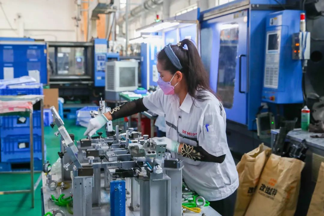 众捷汽车：公司主要从事汽车热管理系统精密加工零部件的研发、生产和销售