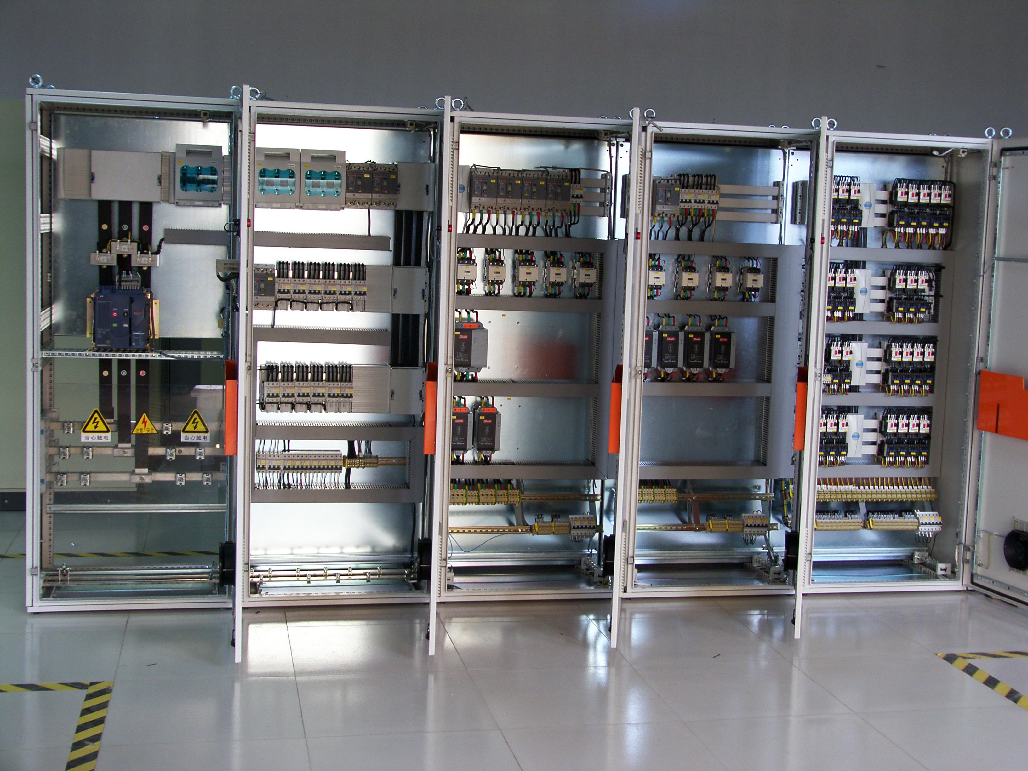 华骐环保:成套高低压电气柜和PLC柜是工业控制中的核心硬件设备