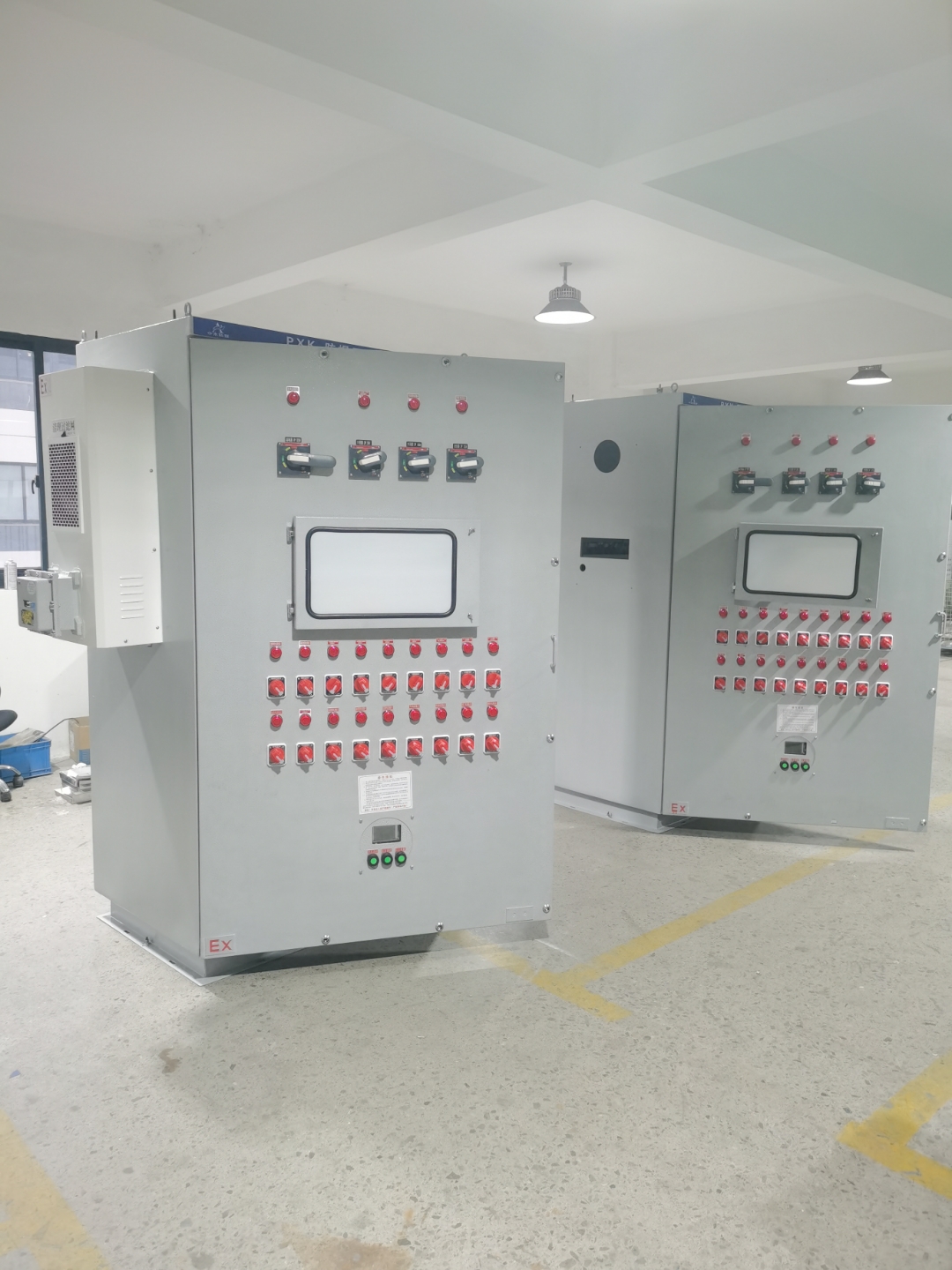 华骐环保:成套高低压电气柜和PLC柜是工业控制中的核心硬件设备