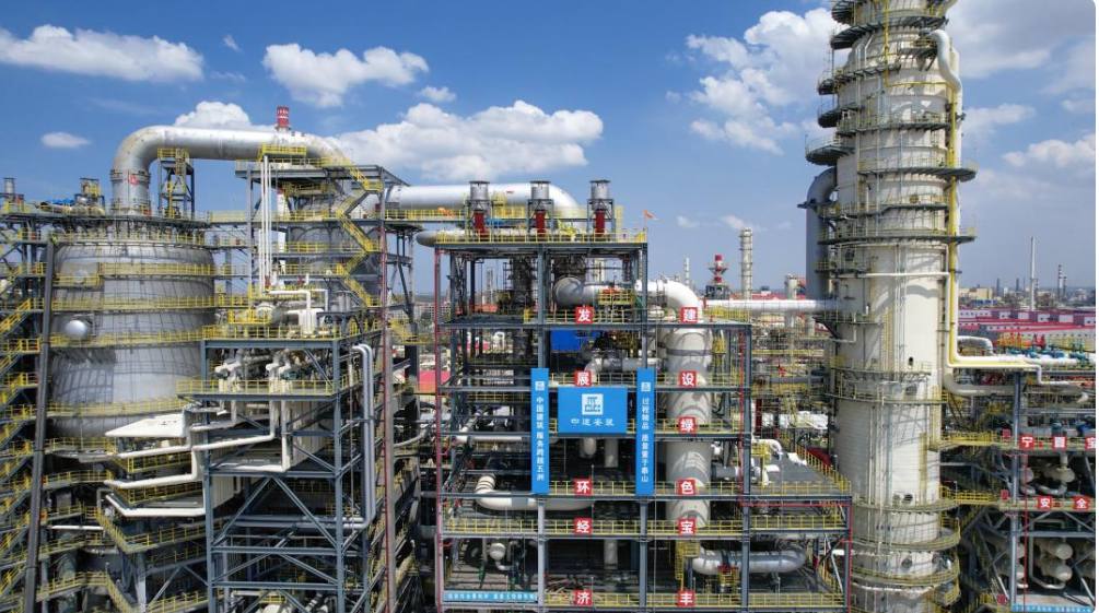 东方盛虹:拥有EVA产能90万吨/年