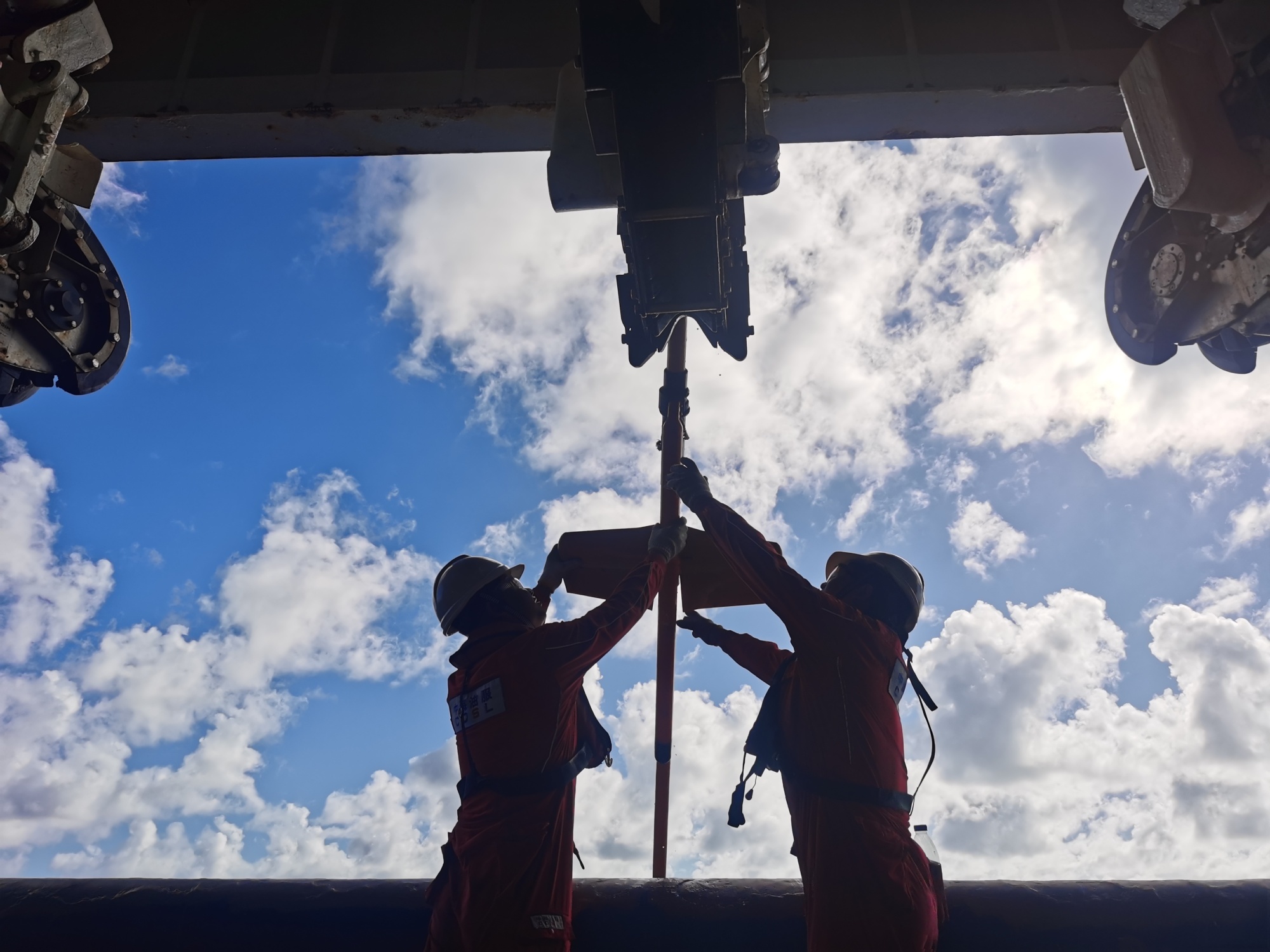 东方电热:油气处理系统装备适用于海洋和陆地