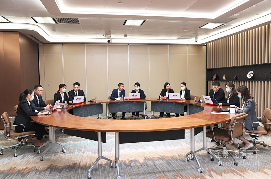 显盈科技：截至2025年10月31日股东户数为9,985户