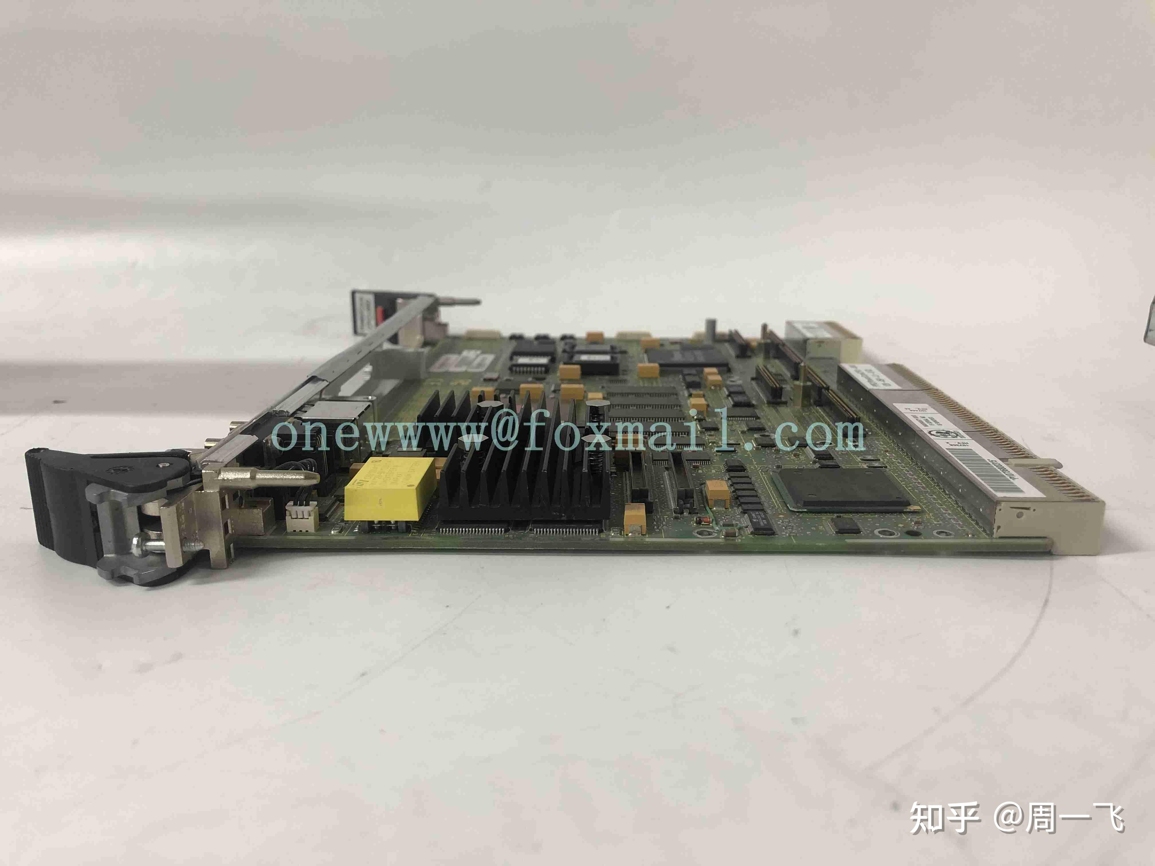 深天马Ａ：专业显示类产品应用于民用航空等领域