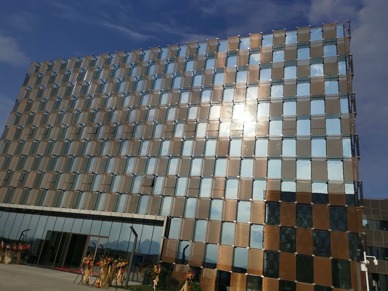 江波龙：公司无法对市场交易行为进行评判