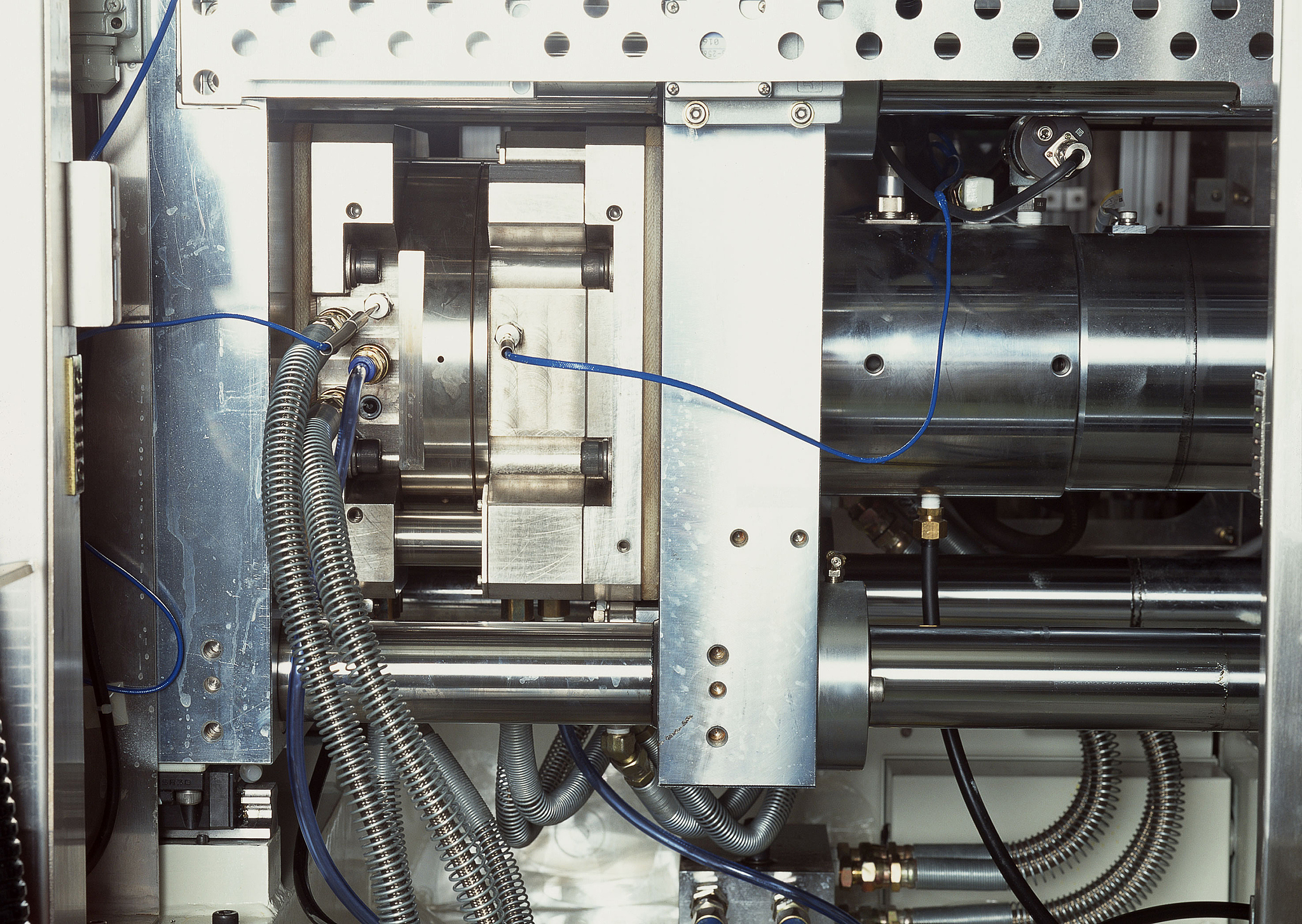 国林科技：半导体湿法清洗设备已量产出货