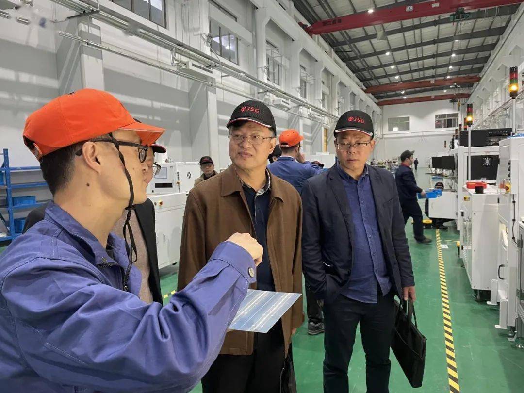 晶盛机电:设备采用预收款―发货款―验收款―质保金模式