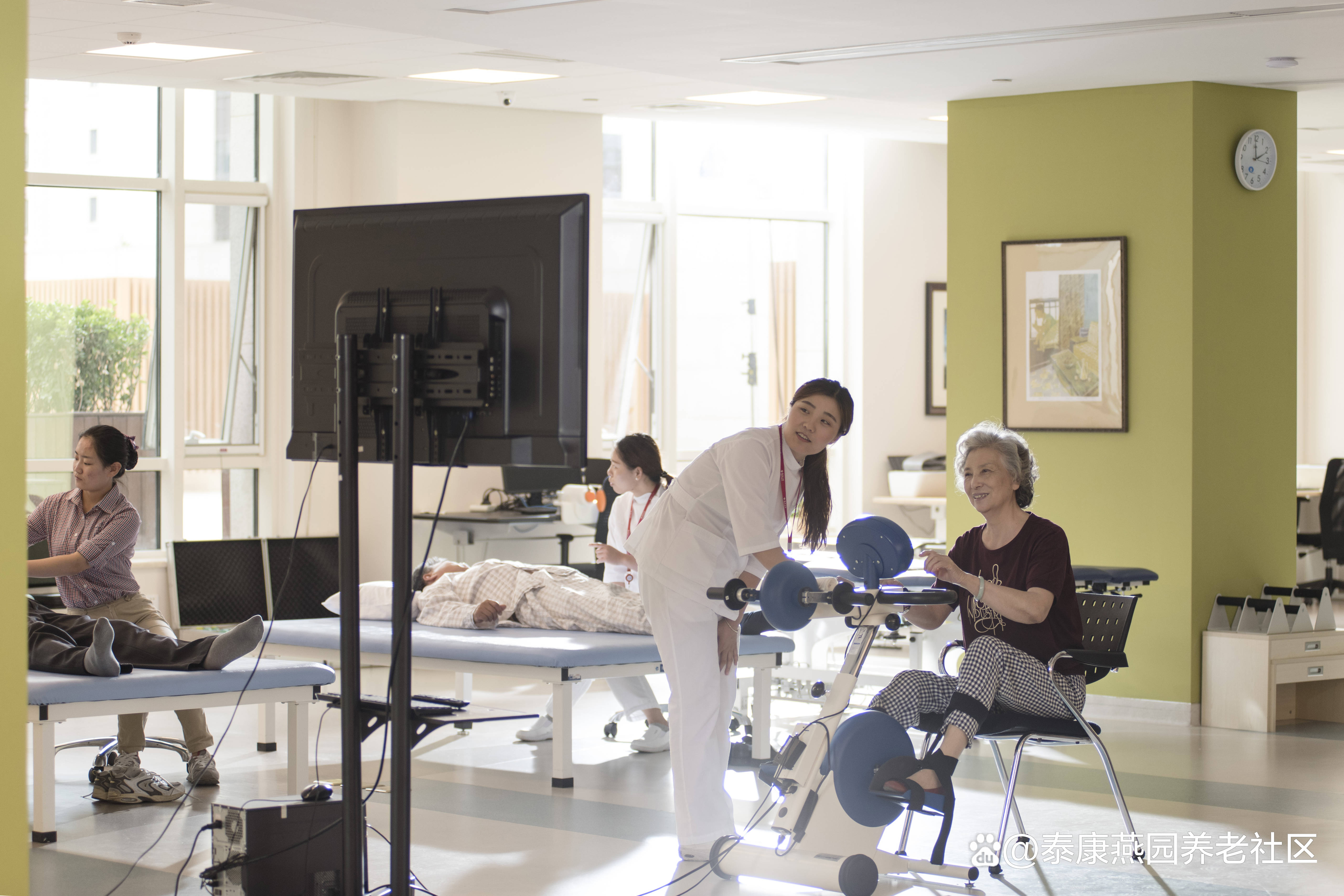 康冠科技：布局办公教育医疗娱乐场景