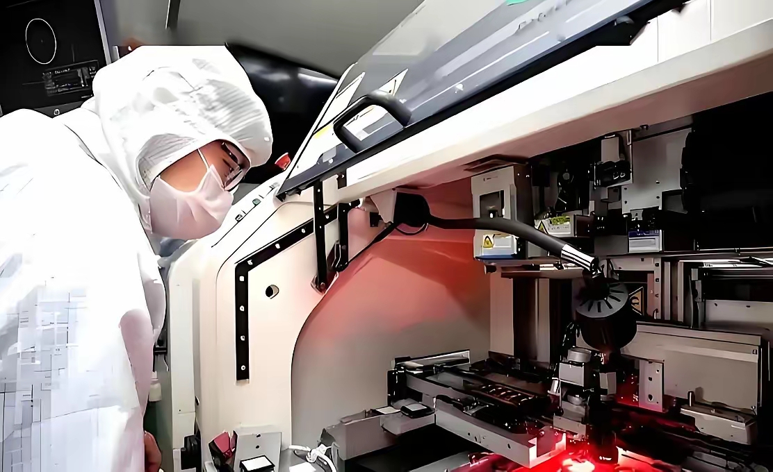 东山精密：公司旗下索尔思光电自主研发并量产光芯片