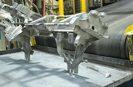 万丰奥威：公司轻量化镁合金产品主要配套北美和国内市场知名汽车主机厂、新能源客户、5G等全球知名客户